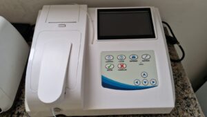 Analisador bioquímico Max Bio 300